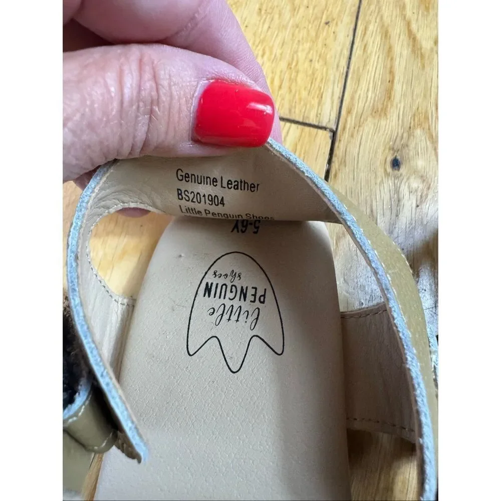 Little Penguin Feet 6y offers looking